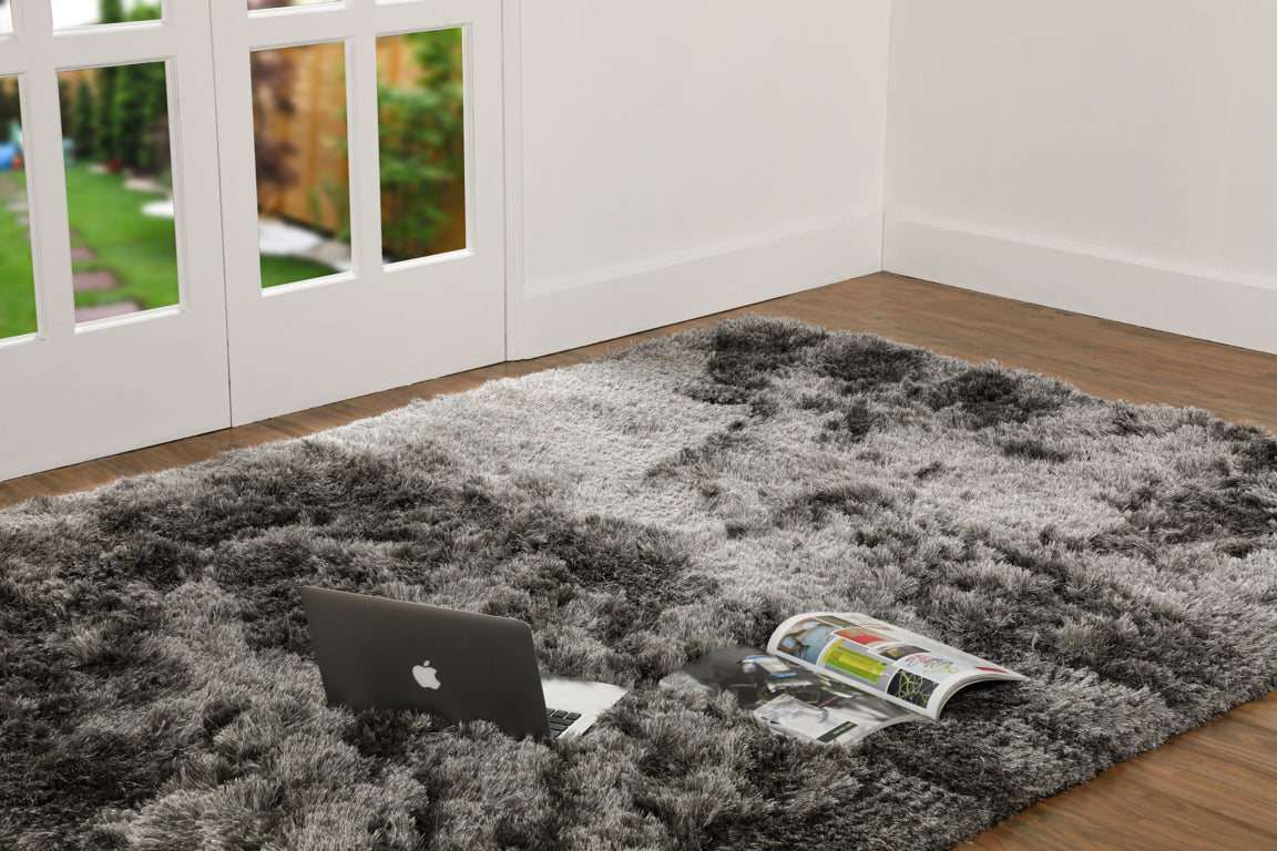 geometric rug, Area rug, rug in USA, area rug for bedroom, living room for area rug, prayer rug, standard rug sizes, pom-pom rug in USA, runner rug in USA, Shag Area rug,silver rug, silver shag rug, modern silver rug, black and silver rug