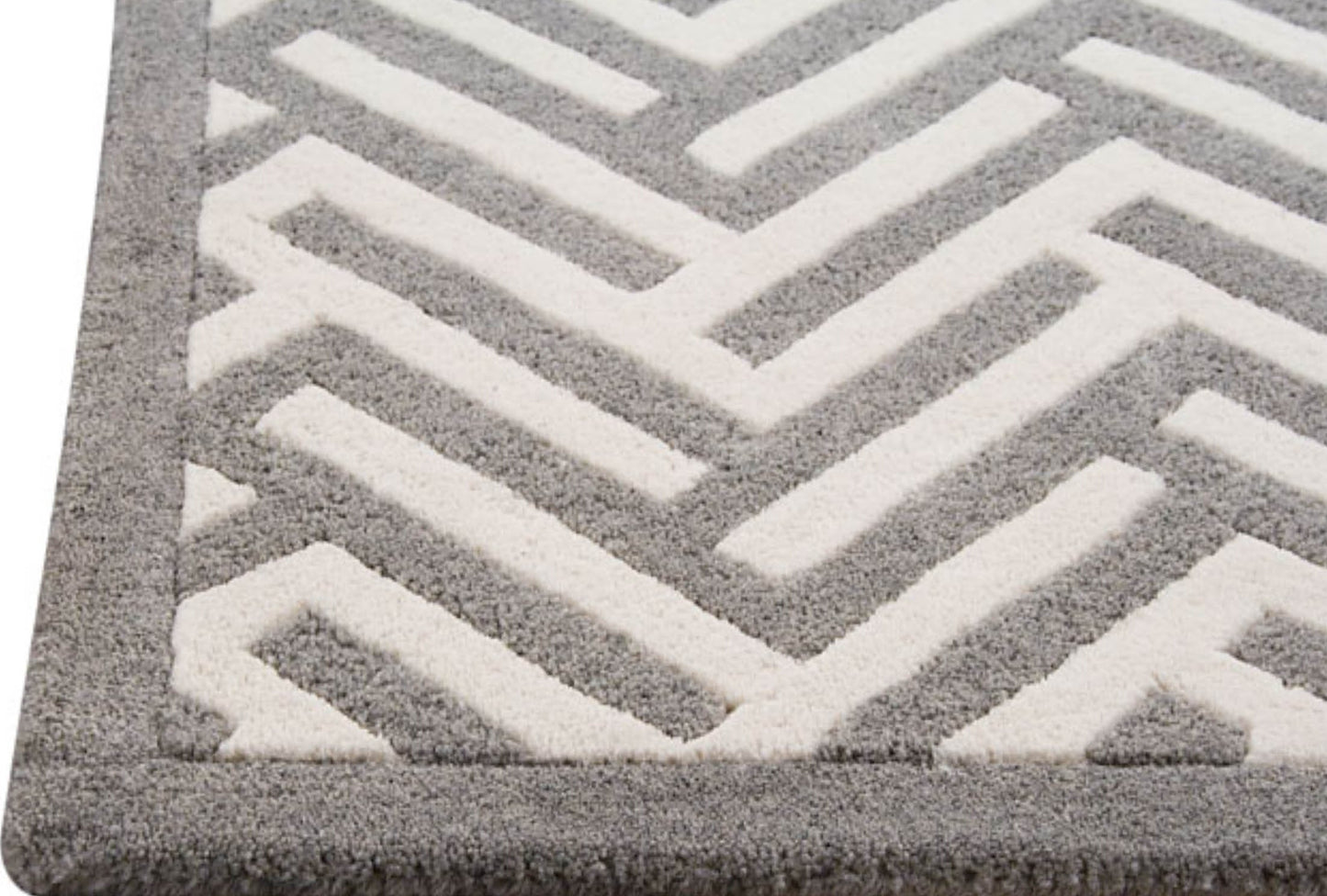 Hand-Tufted Chevron Pattern Vinson Portland Grey Area Rug Carpet