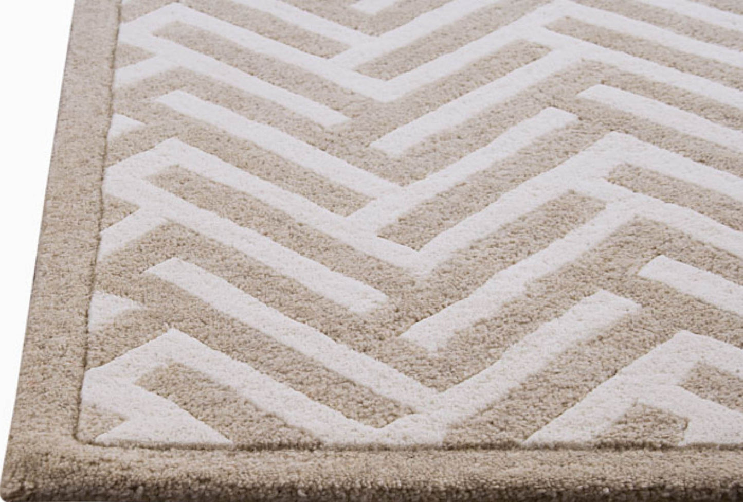 Hand-Tufted Chevron Pattern Vinson Portland White Area Rug Carpet